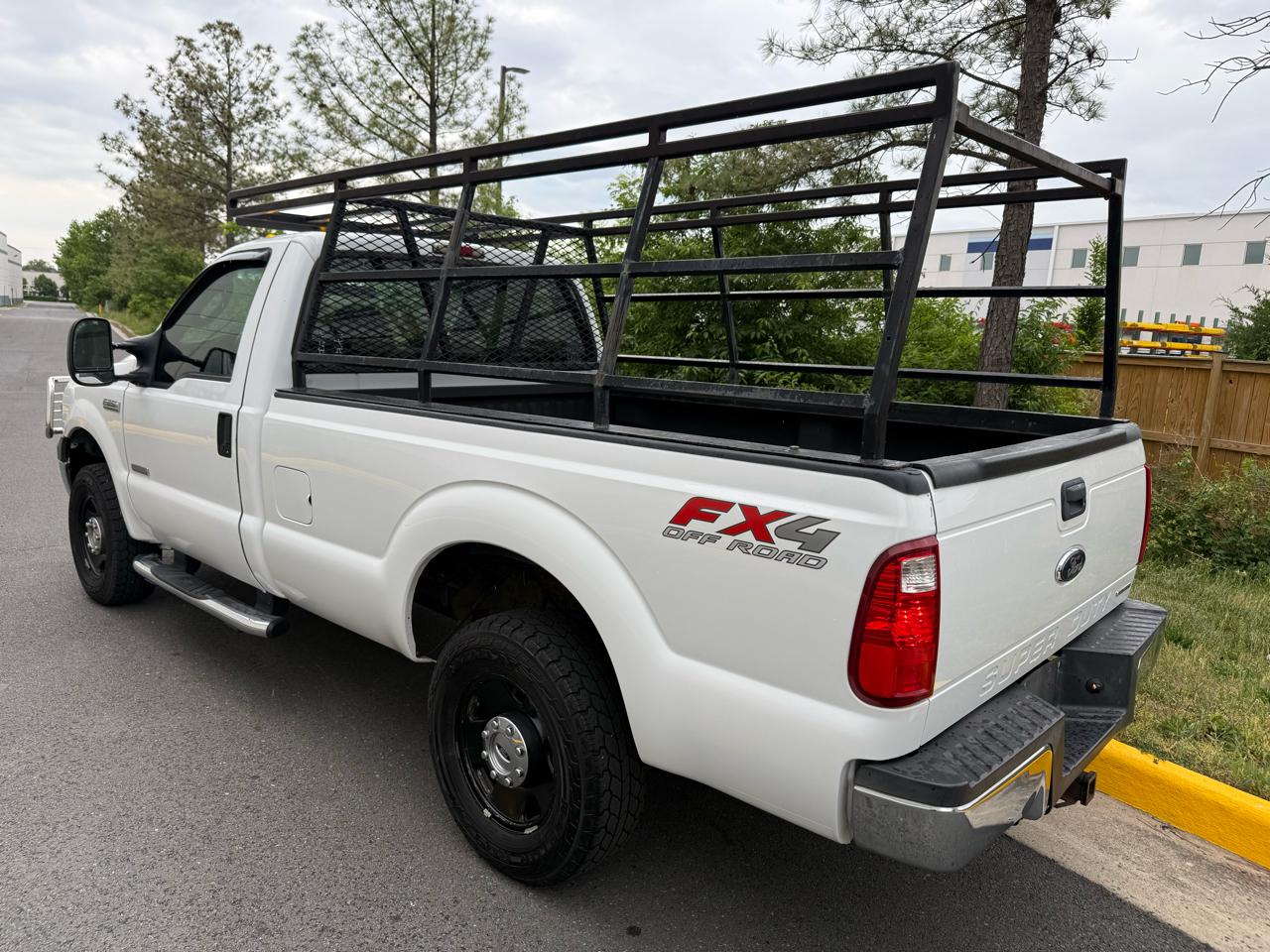 Ford Super Duty F-250 Reg Cab 137" XLT 4WD 2005