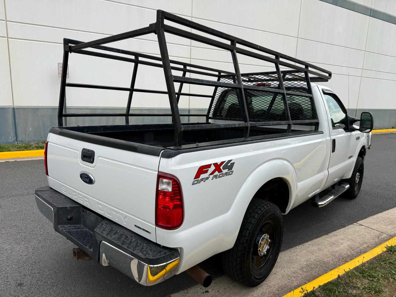 Ford Super Duty F-250 Reg Cab 137" XLT 4WD 2005
