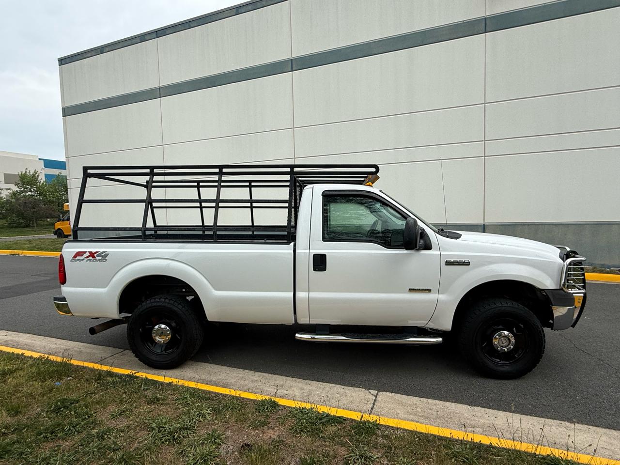 Ford Super Duty F-250 Reg Cab 137" XLT 4WD 2005