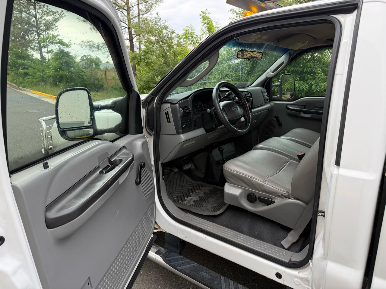 Ford Super Duty F-250 Reg Cab 137" XLT 4WD 2005