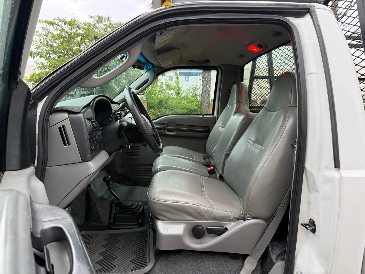 Ford Super Duty F-250 Reg Cab 137" XLT 4WD 2005