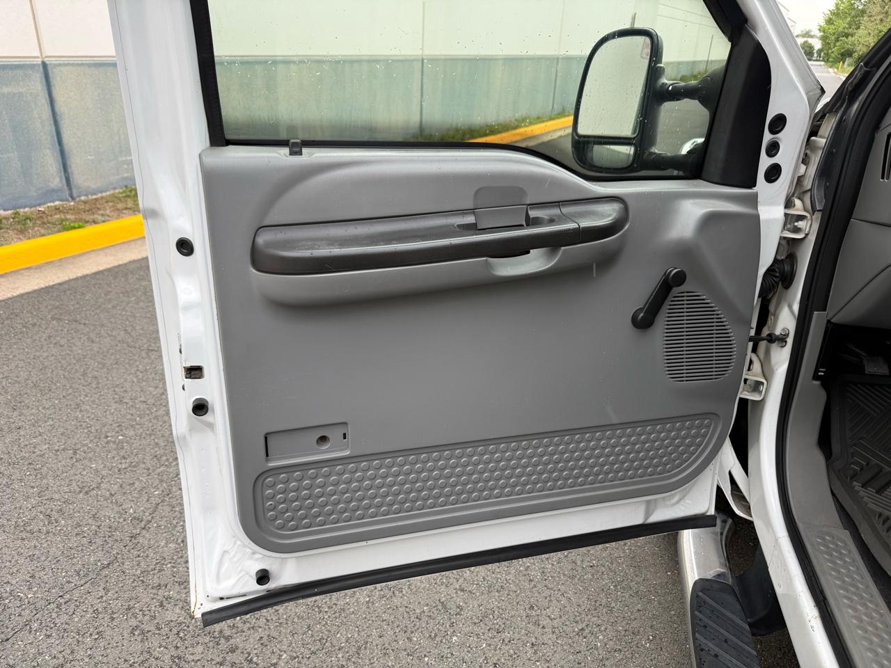 Ford Super Duty F-250 Reg Cab 137" XLT 4WD 2005