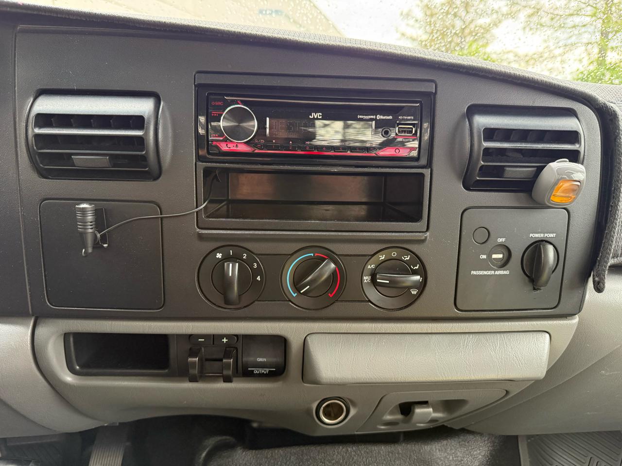 Ford Super Duty F-250 Reg Cab 137" XLT 4WD 2005