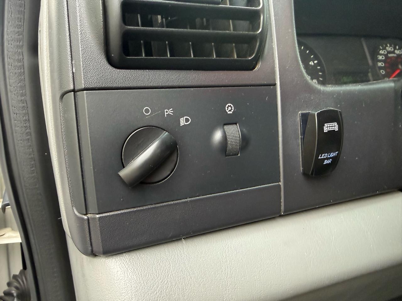 Ford Super Duty F-250 Reg Cab 137" XLT 4WD 2005