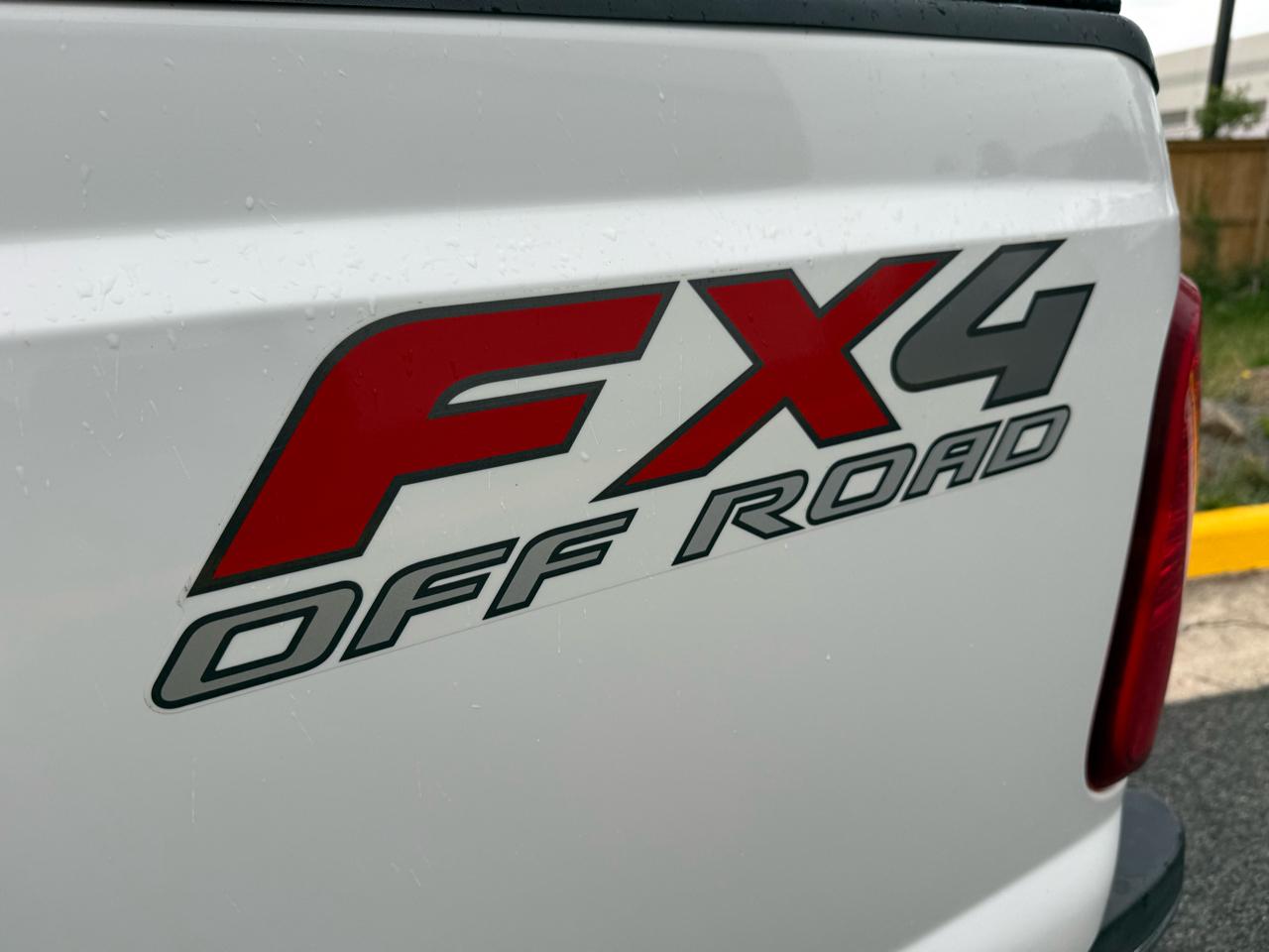 Ford Super Duty F-250 Reg Cab 137" XLT 4WD 2005