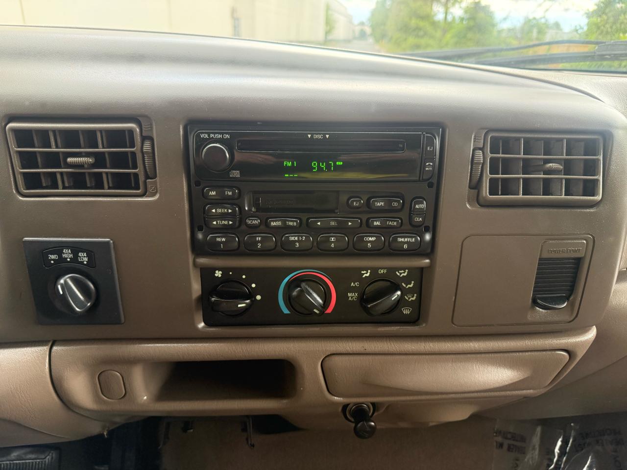 Ford Super Duty F-350 SRW Crew Cab 156" King Ranch 4WD 2004