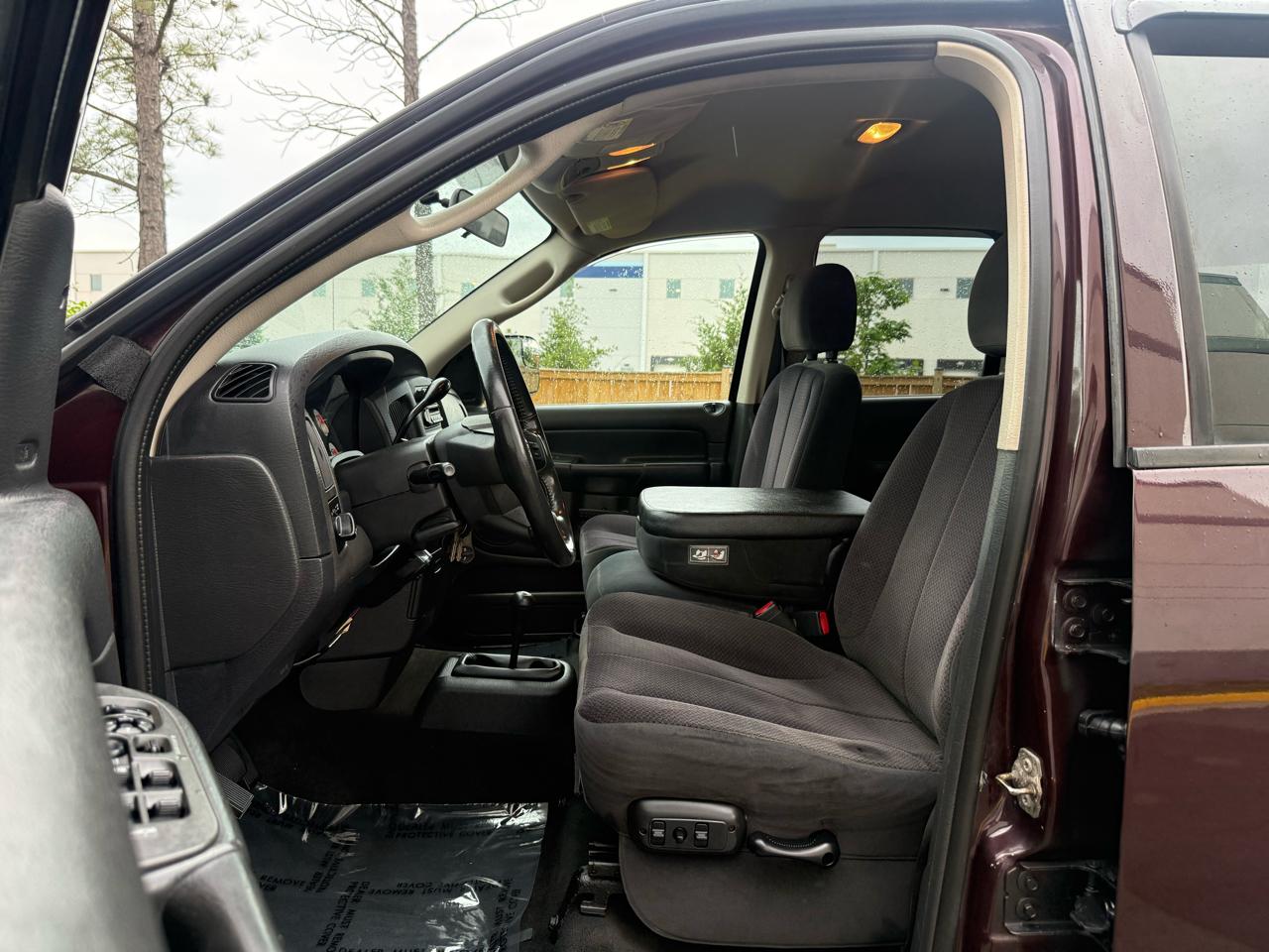 Dodge Ram 3500 4dr Quad Cab 160.5" WB DRW 4WD SLT 2005