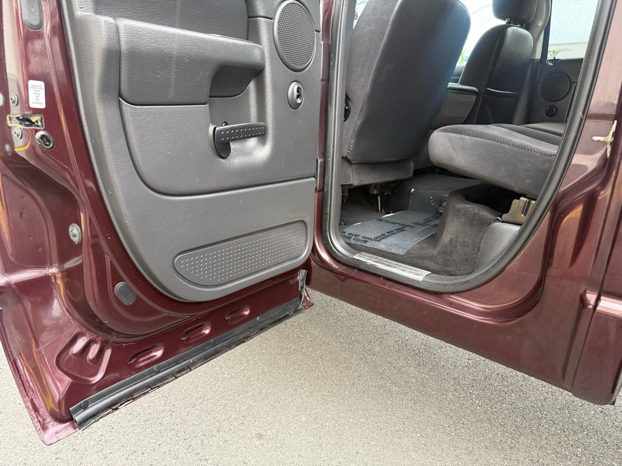 Dodge Ram 3500 4dr Quad Cab 160.5" WB DRW 4WD SLT 2005