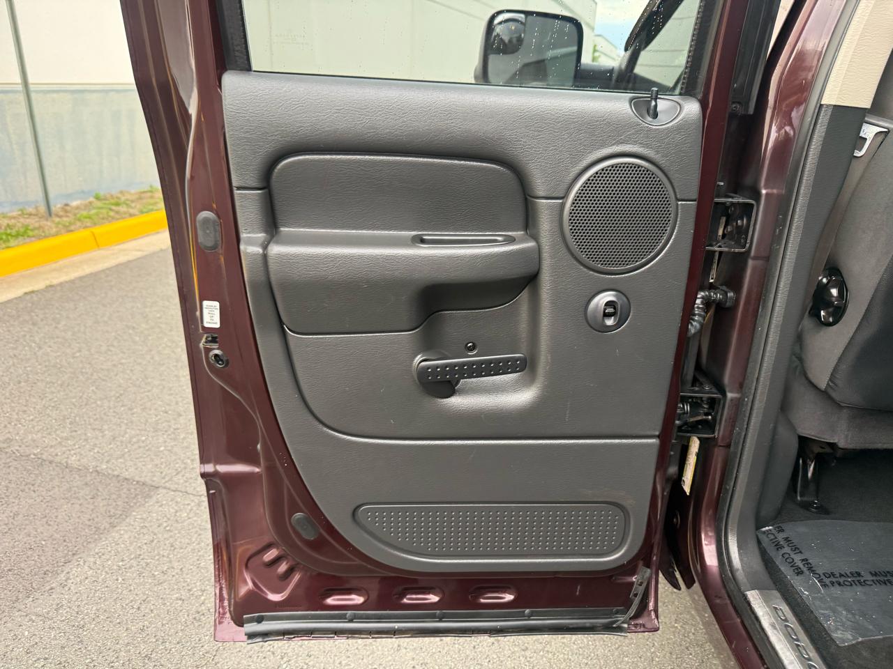 Dodge Ram 3500 4dr Quad Cab 160.5" WB DRW 4WD SLT 2005