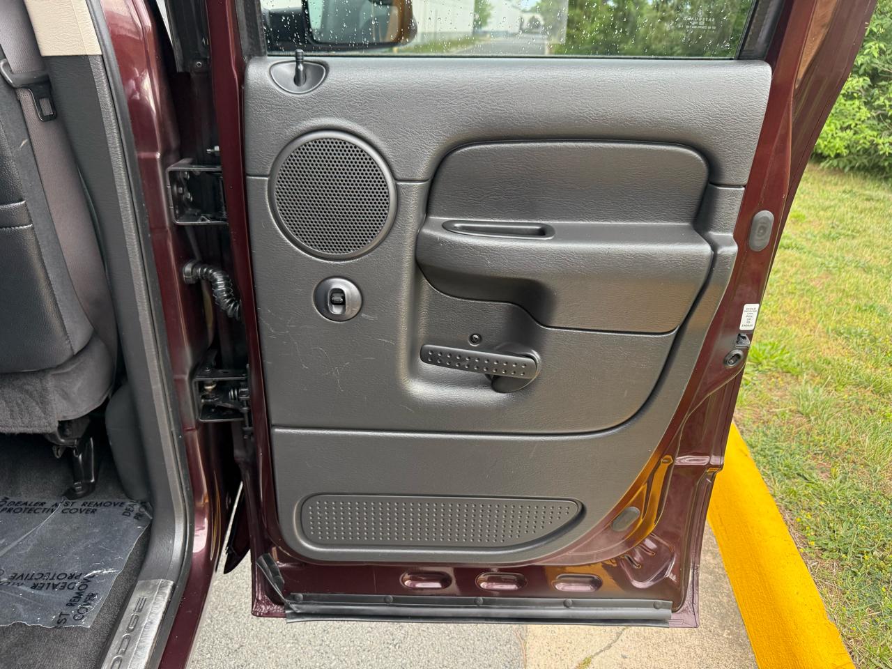 Dodge Ram 3500 4dr Quad Cab 160.5" WB DRW 4WD SLT 2005