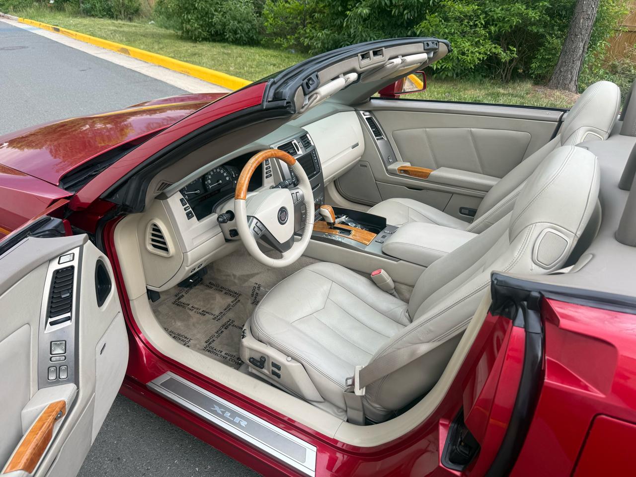 Cadillac XLR 2dr Convertible 2004
