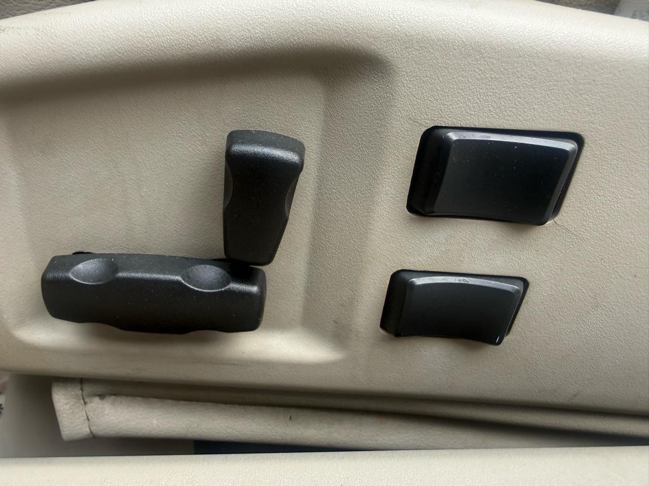 Cadillac XLR 2dr Convertible 2004
