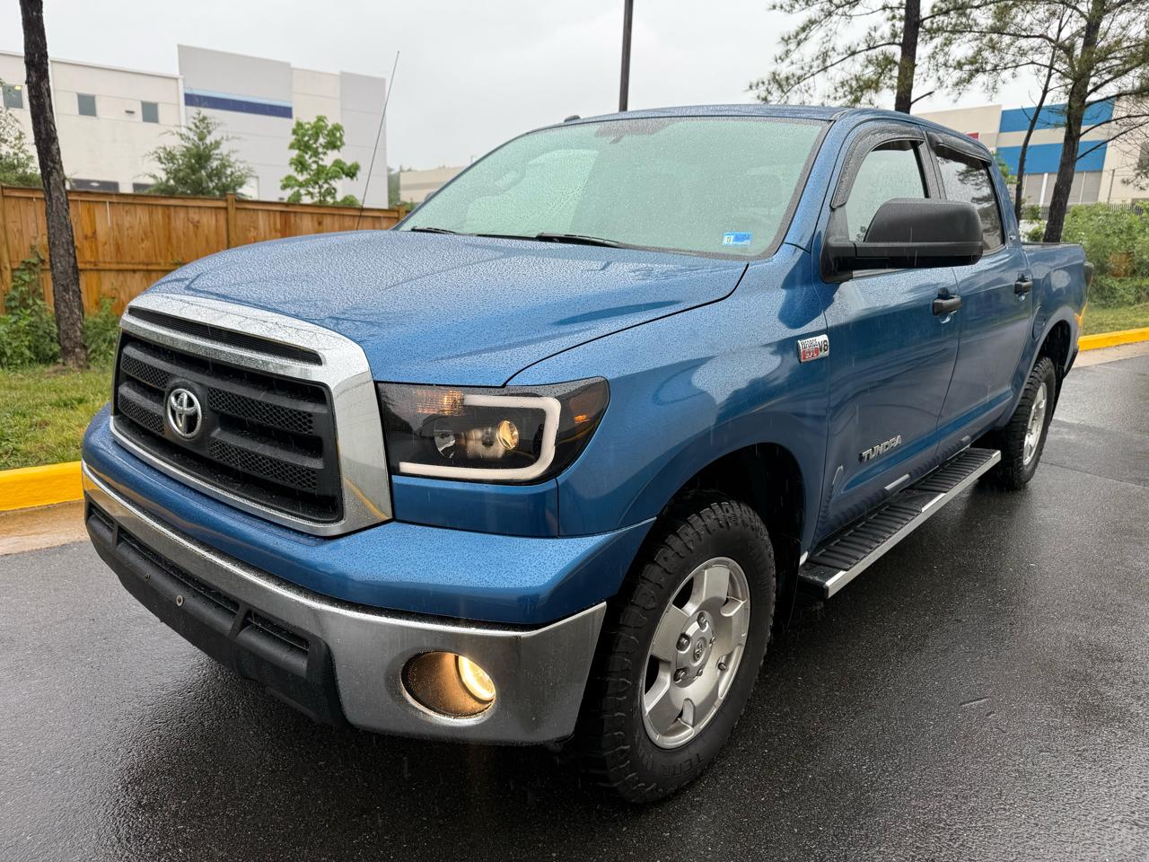 Toyota Tundra 4WD Truck CrewMax 5.7L V8 6-Spd AT (Natl) 2010