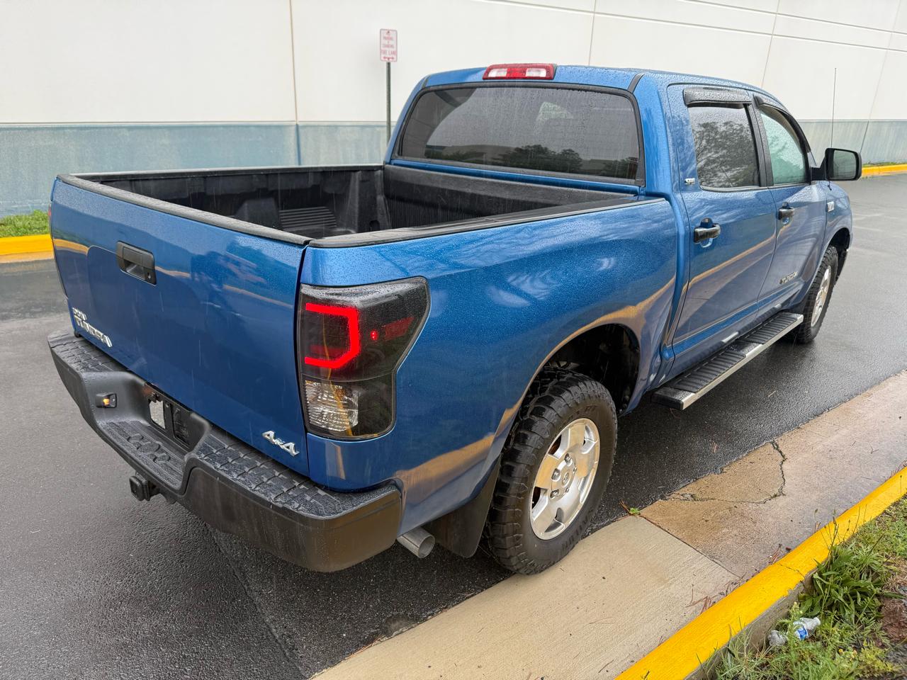 Toyota Tundra 4WD Truck CrewMax 5.7L V8 6-Spd AT (Natl) 2010