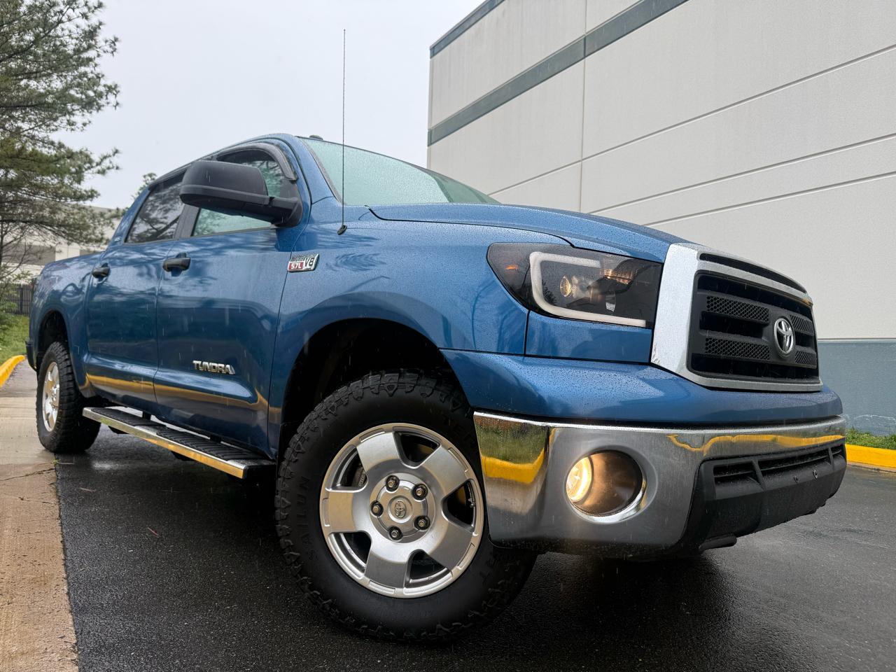 Toyota Tundra 4WD Truck CrewMax 5.7L V8 6-Spd AT (Natl) 2010