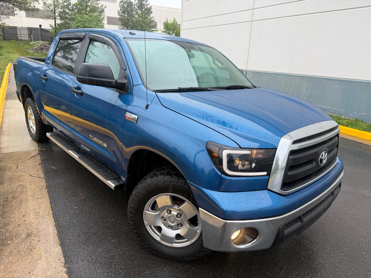 Toyota Tundra 4WD Truck CrewMax 5.7L V8 6-Spd AT (Natl) 2010