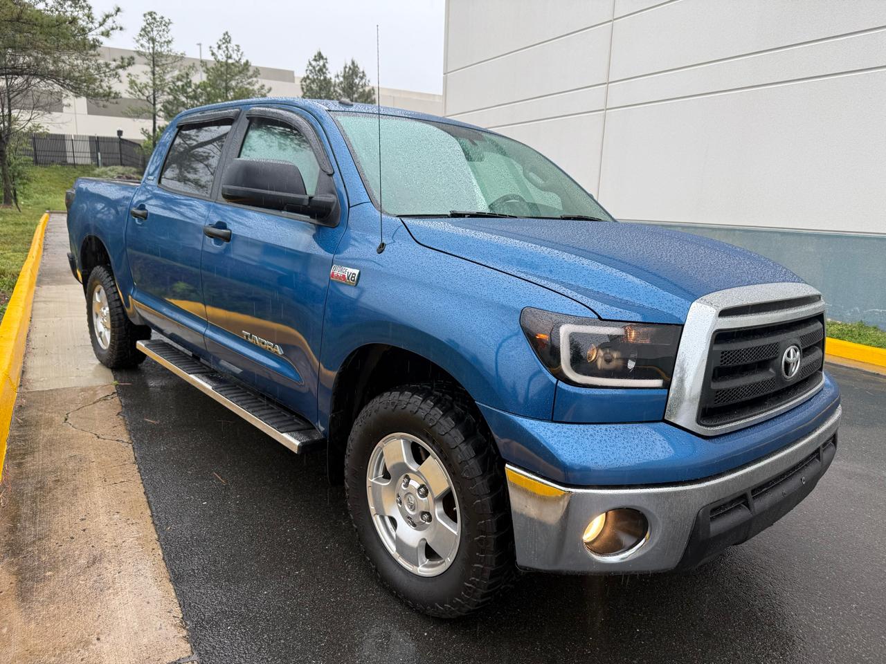 Toyota Tundra 4WD Truck CrewMax 5.7L V8 6-Spd AT (Natl) 2010