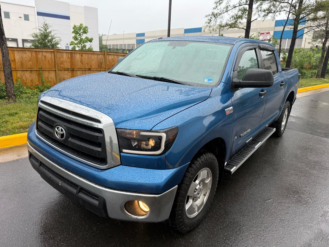 Toyota Tundra 4WD Truck CrewMax 5.7L V8 6-Spd AT (Natl) 2010
