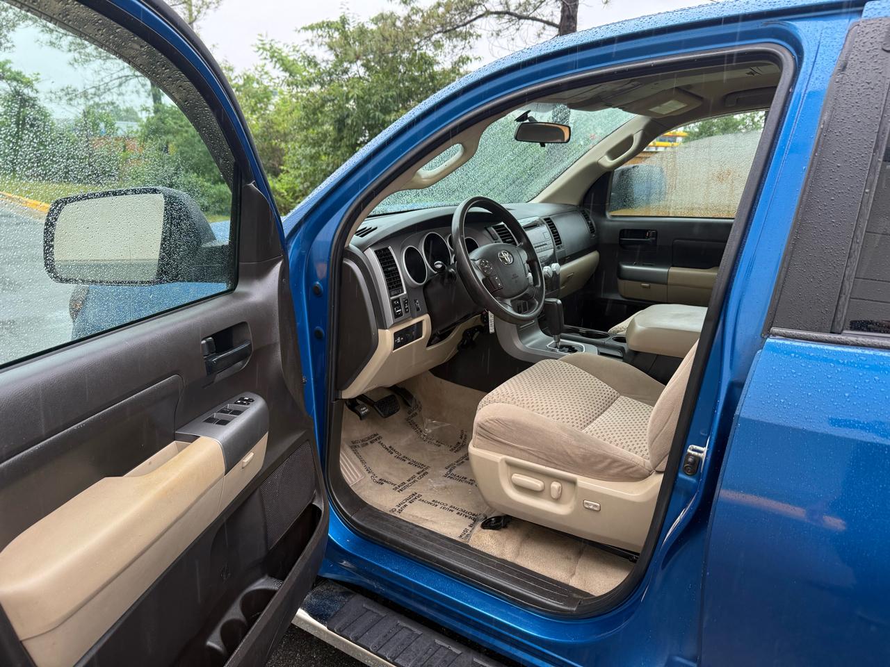 Toyota Tundra 4WD Truck CrewMax 5.7L V8 6-Spd AT (Natl) 2010