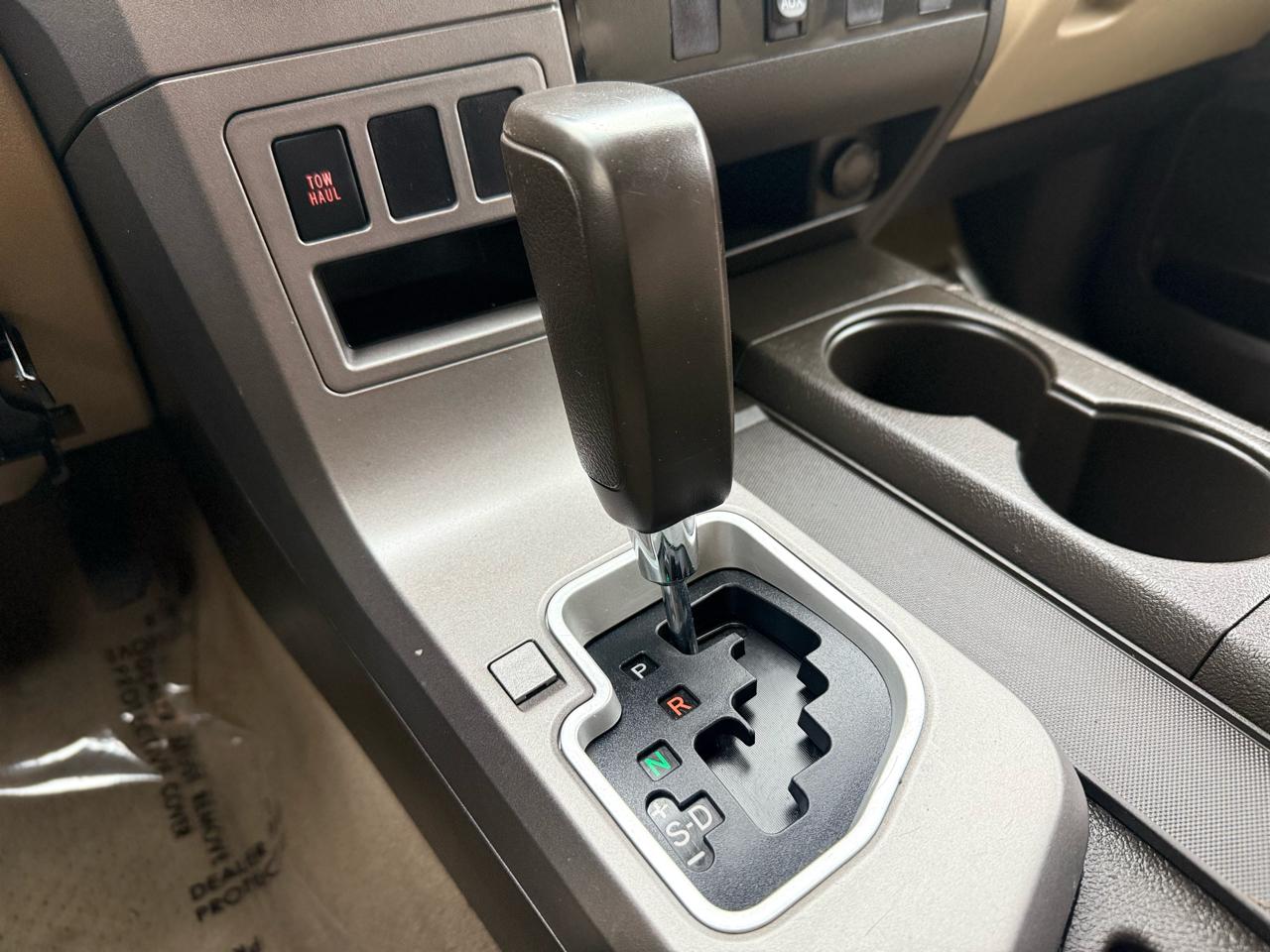 Toyota Tundra 4WD Truck CrewMax 5.7L V8 6-Spd AT (Natl) 2010