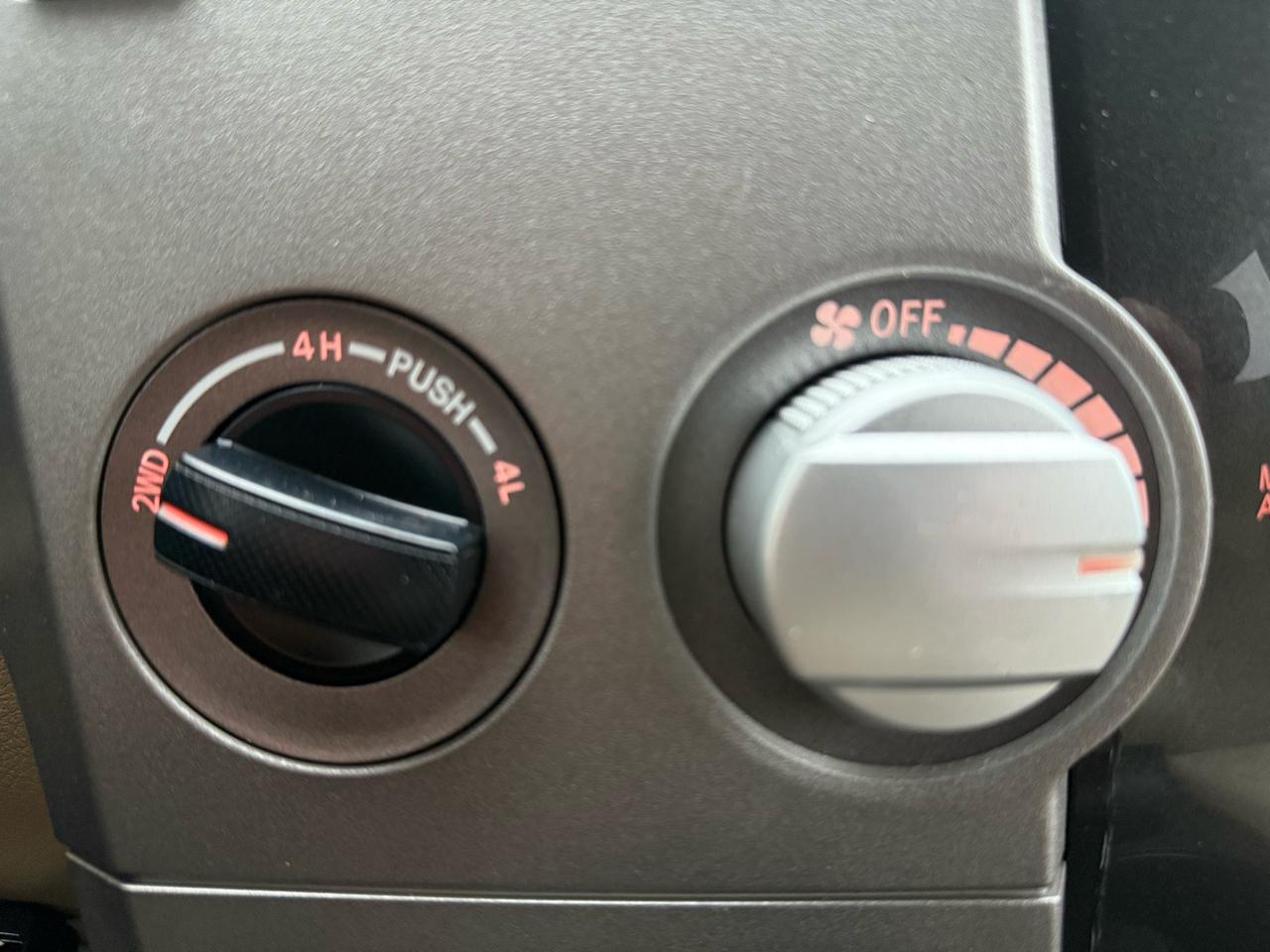 Toyota Tundra 4WD Truck CrewMax 5.7L V8 6-Spd AT (Natl) 2010