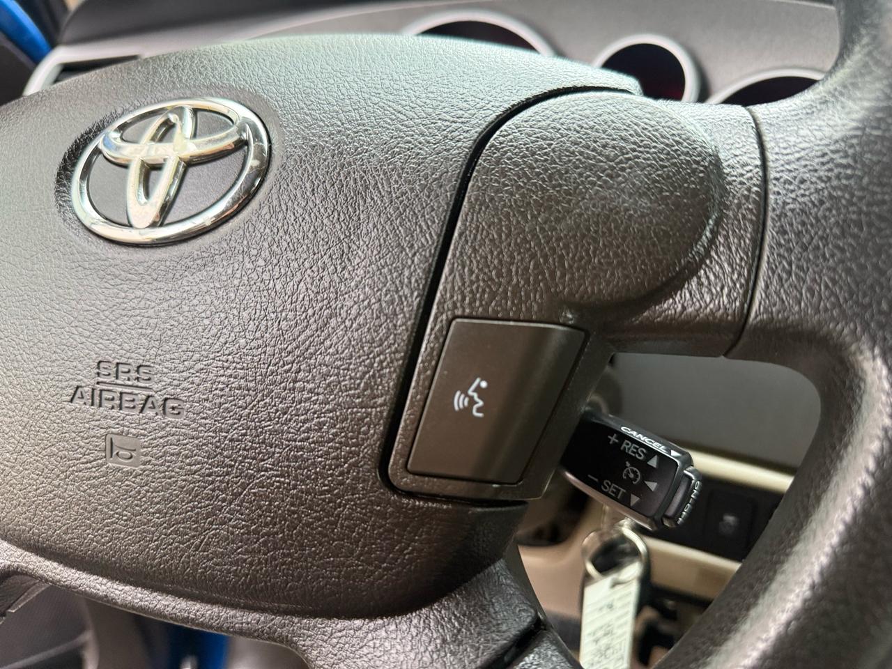 Toyota Tundra 4WD Truck CrewMax 5.7L V8 6-Spd AT (Natl) 2010