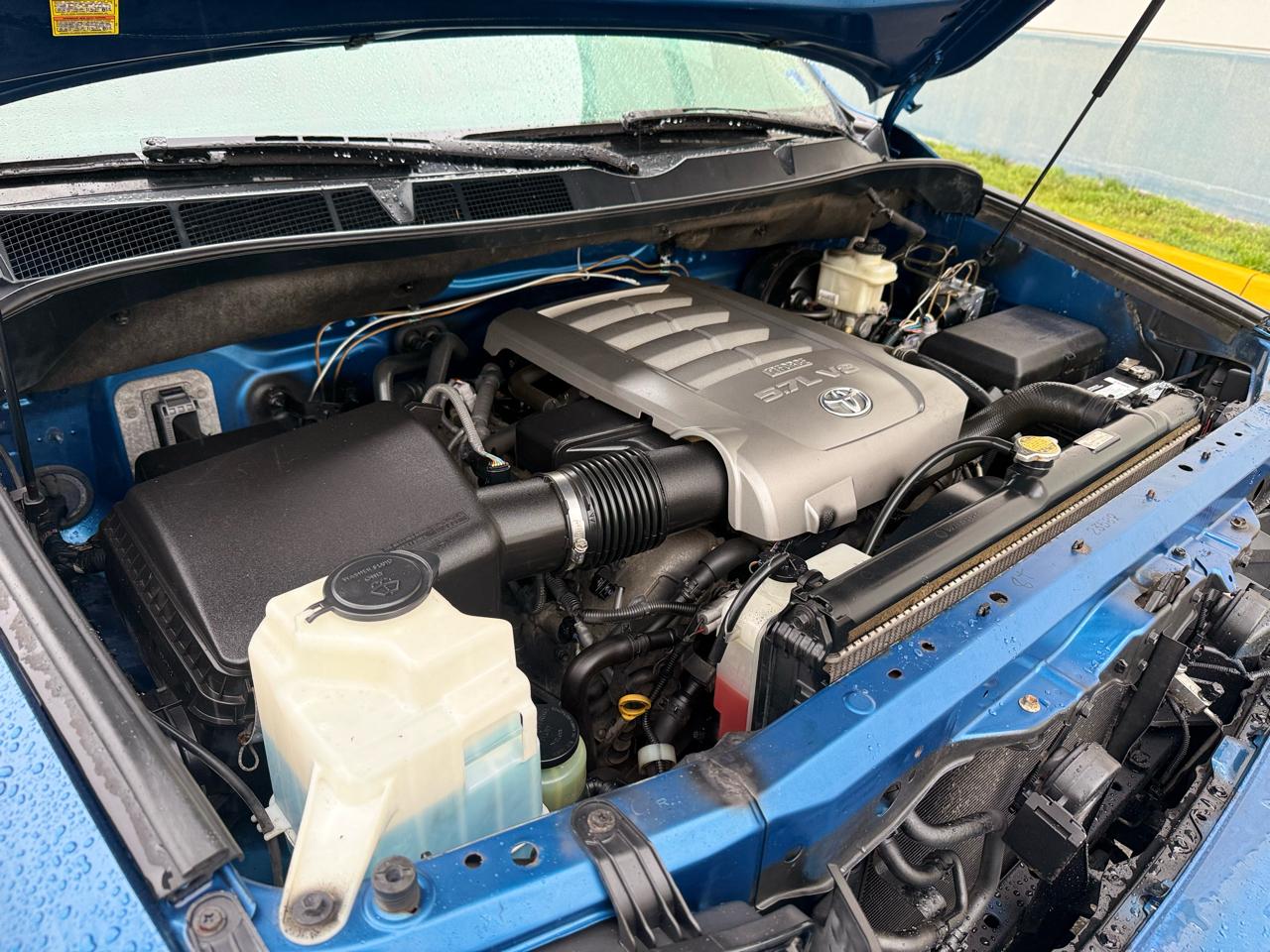 Toyota Tundra 4WD Truck CrewMax 5.7L V8 6-Spd AT (Natl) 2010