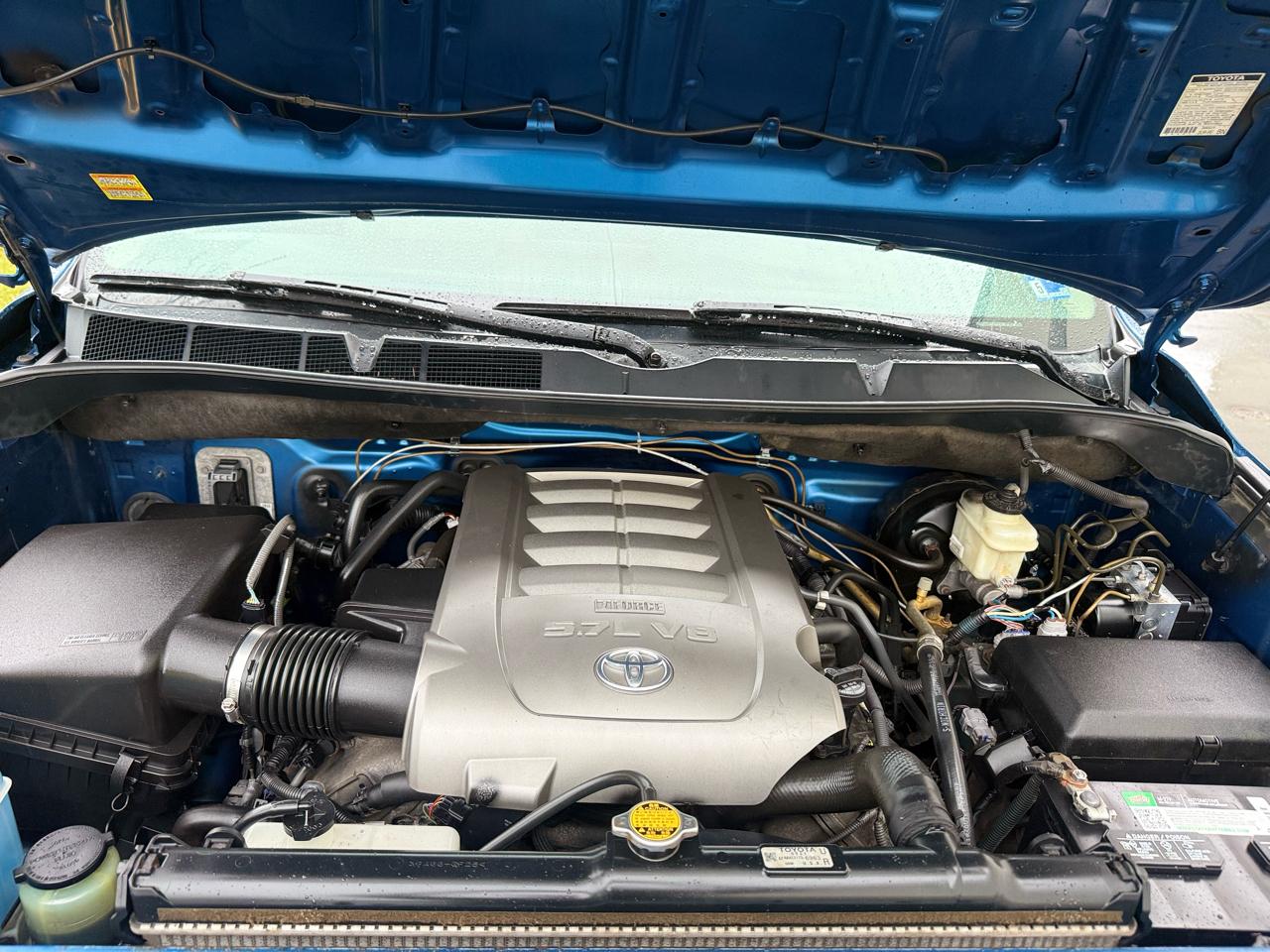Toyota Tundra 4WD Truck CrewMax 5.7L V8 6-Spd AT (Natl) 2010
