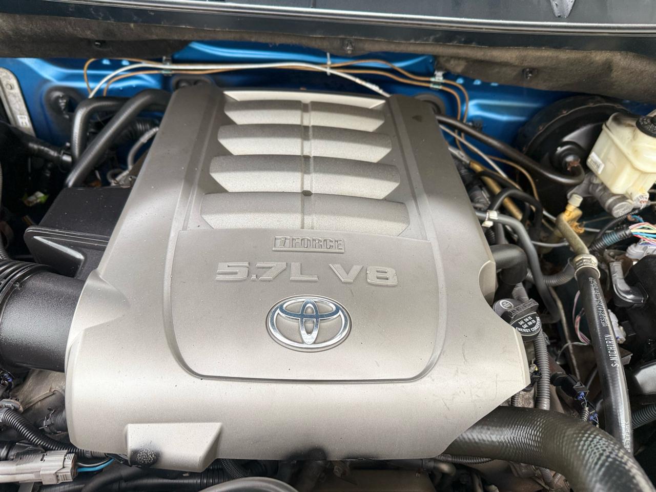 Toyota Tundra 4WD Truck CrewMax 5.7L V8 6-Spd AT (Natl) 2010