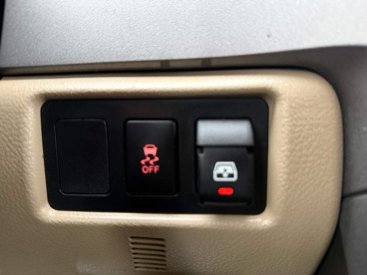 Toyota Tundra 4WD Truck CrewMax 5.7L V8 6-Spd AT (Natl) 2010