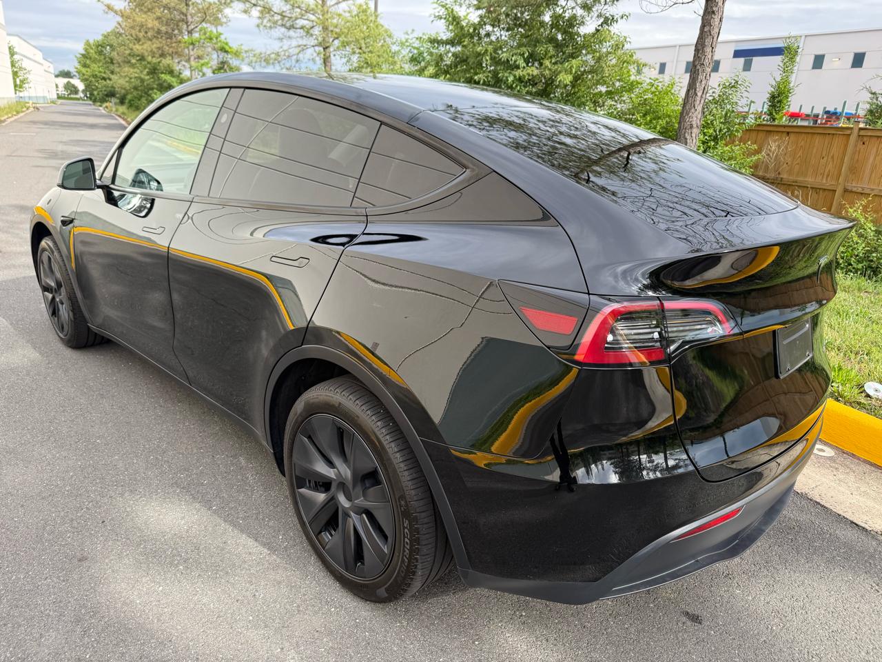 Tesla Model Y Long Range AWD *Ltd Avail* 2025
