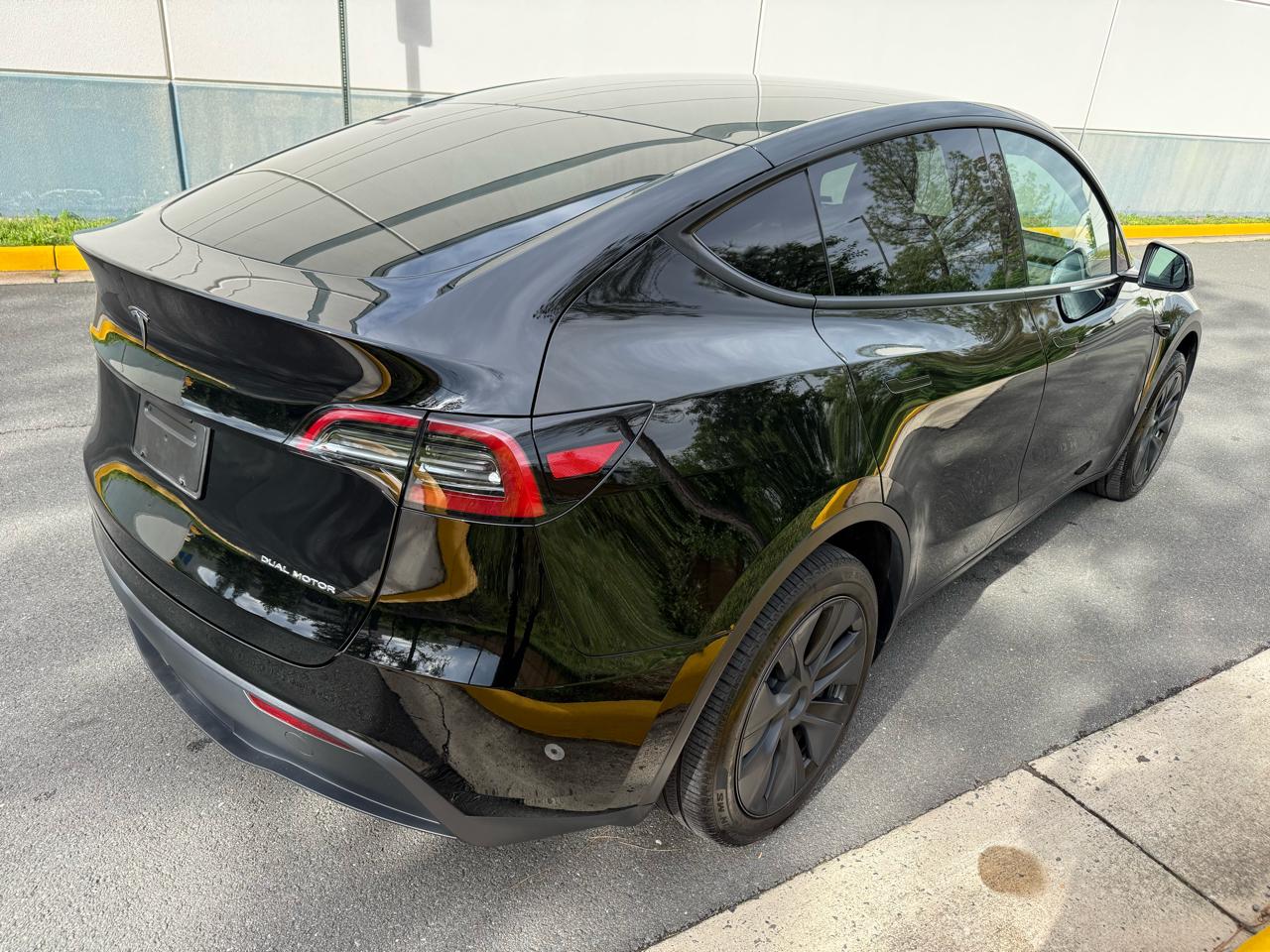 Tesla Model Y Long Range AWD *Ltd Avail* 2025