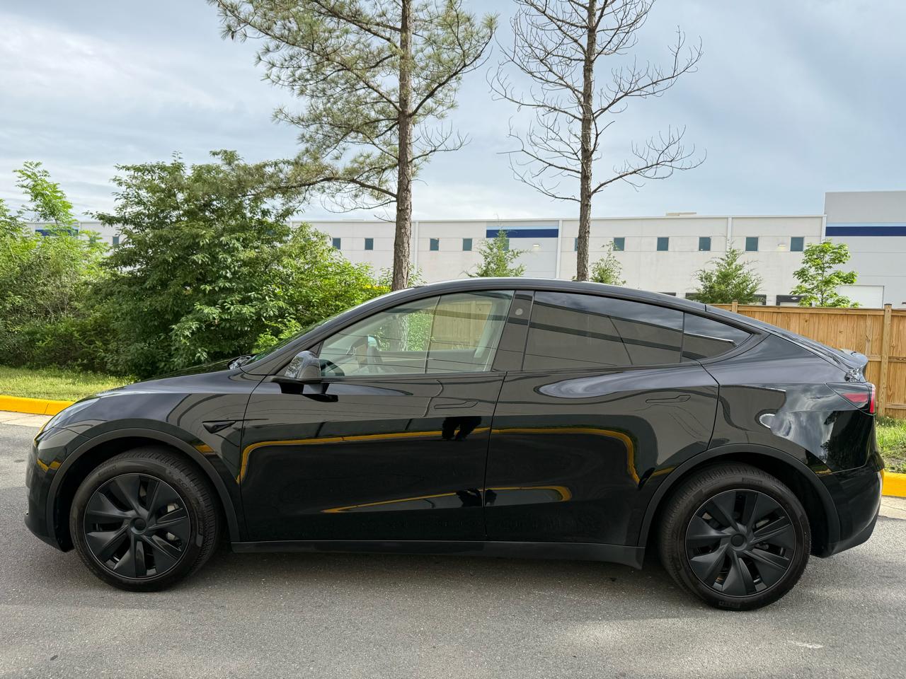 Tesla Model Y Long Range AWD *Ltd Avail* 2025
