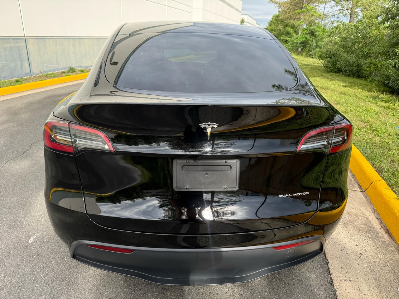 Tesla Model Y Long Range AWD *Ltd Avail* 2025