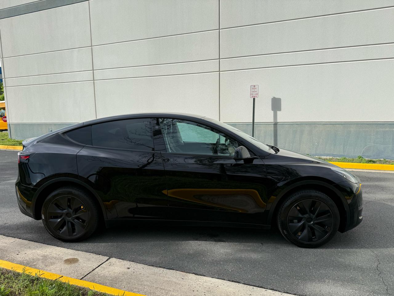 Tesla Model Y Long Range AWD *Ltd Avail* 2025