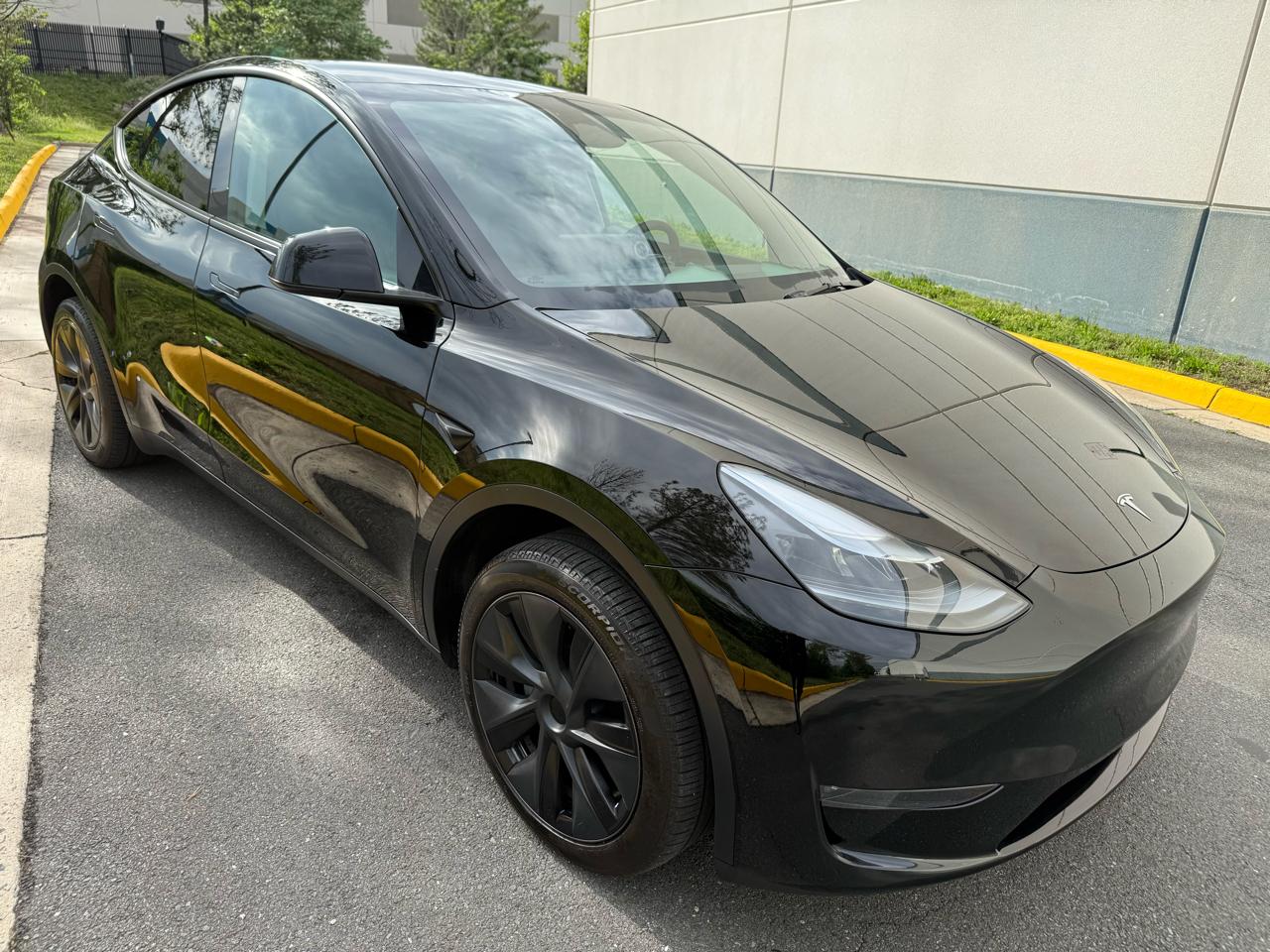 Tesla Model Y Long Range AWD *Ltd Avail* 2025