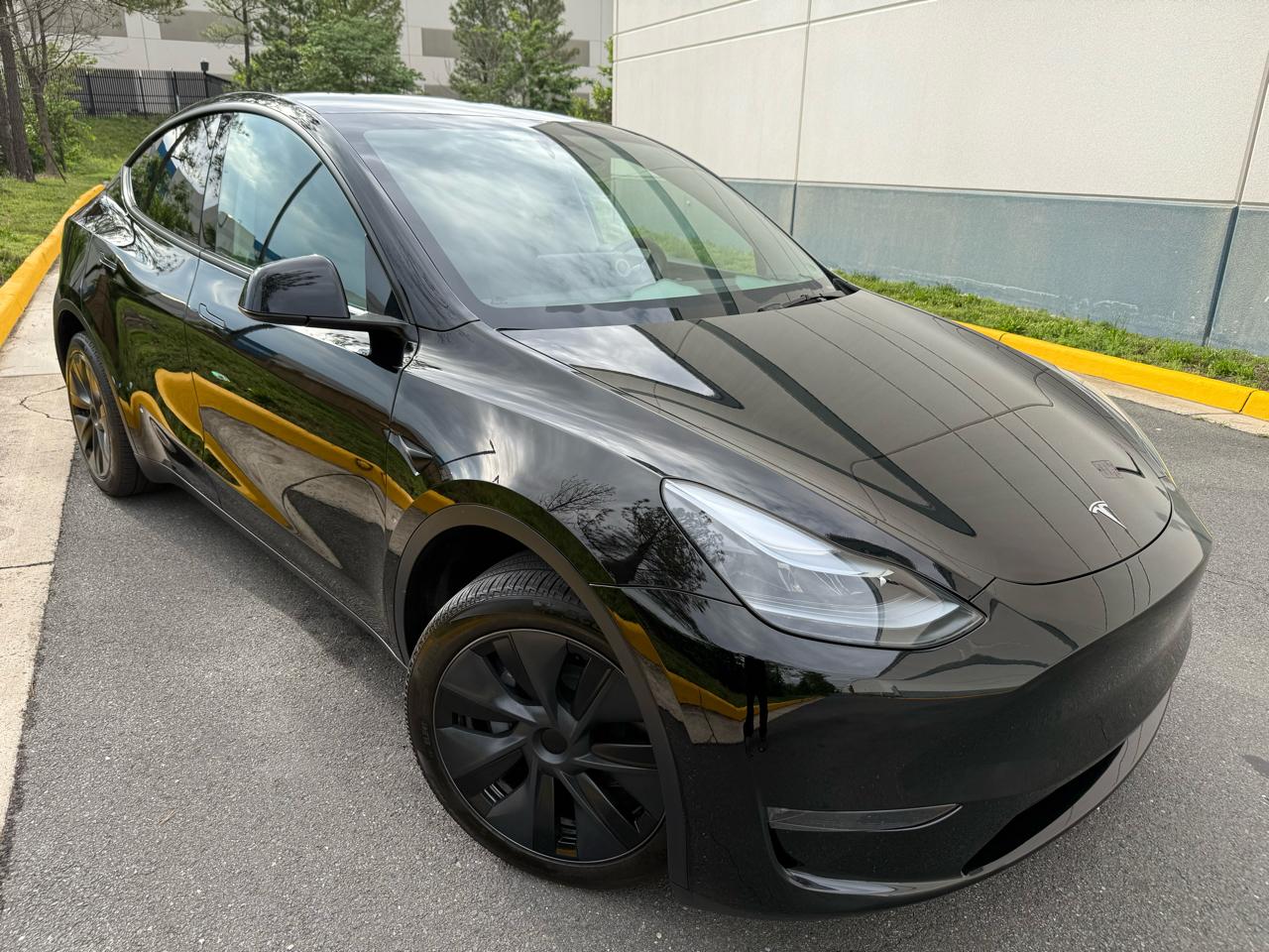 Tesla Model Y Long Range AWD *Ltd Avail* 2025