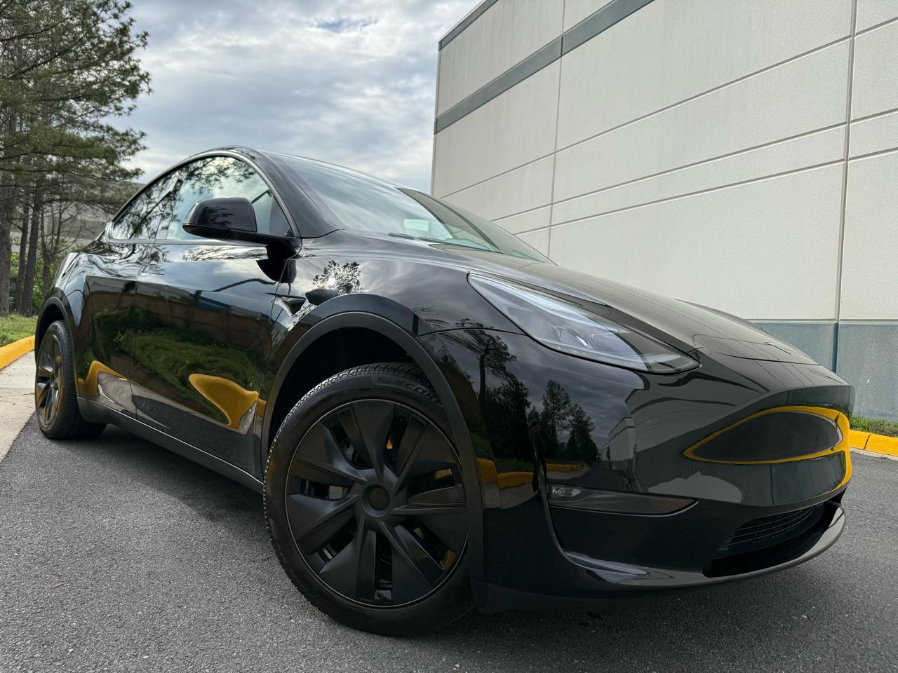 Tesla Model Y Long Range AWD *Ltd Avail* 2025
