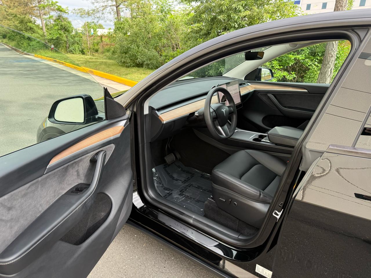 Tesla Model Y Long Range AWD *Ltd Avail* 2025