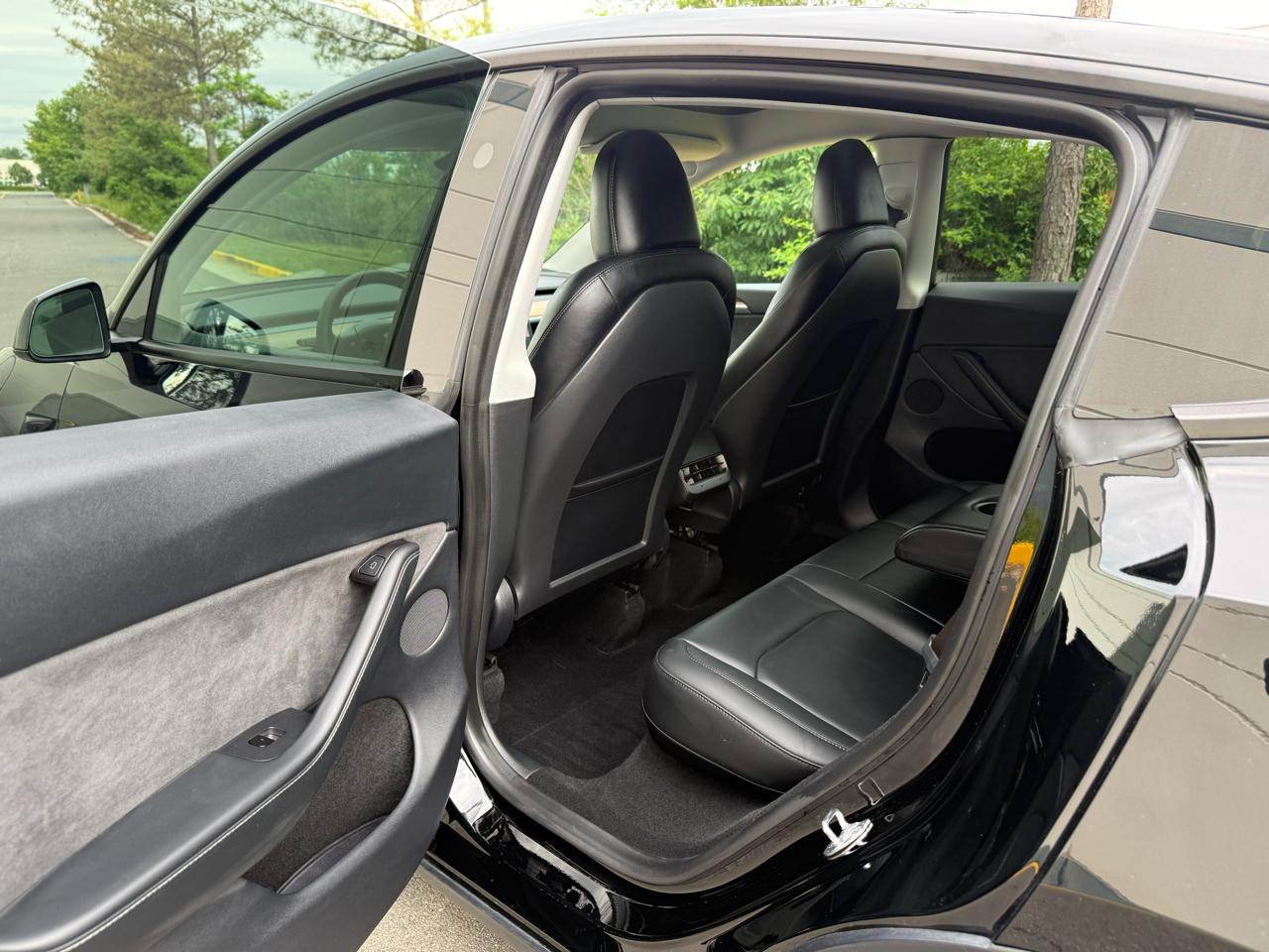 Tesla Model Y Long Range AWD *Ltd Avail* 2025