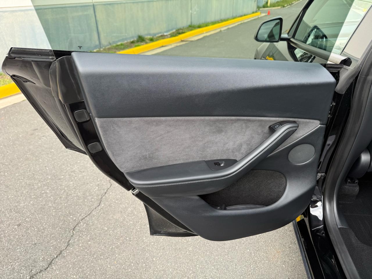 Tesla Model Y Long Range AWD *Ltd Avail* 2025