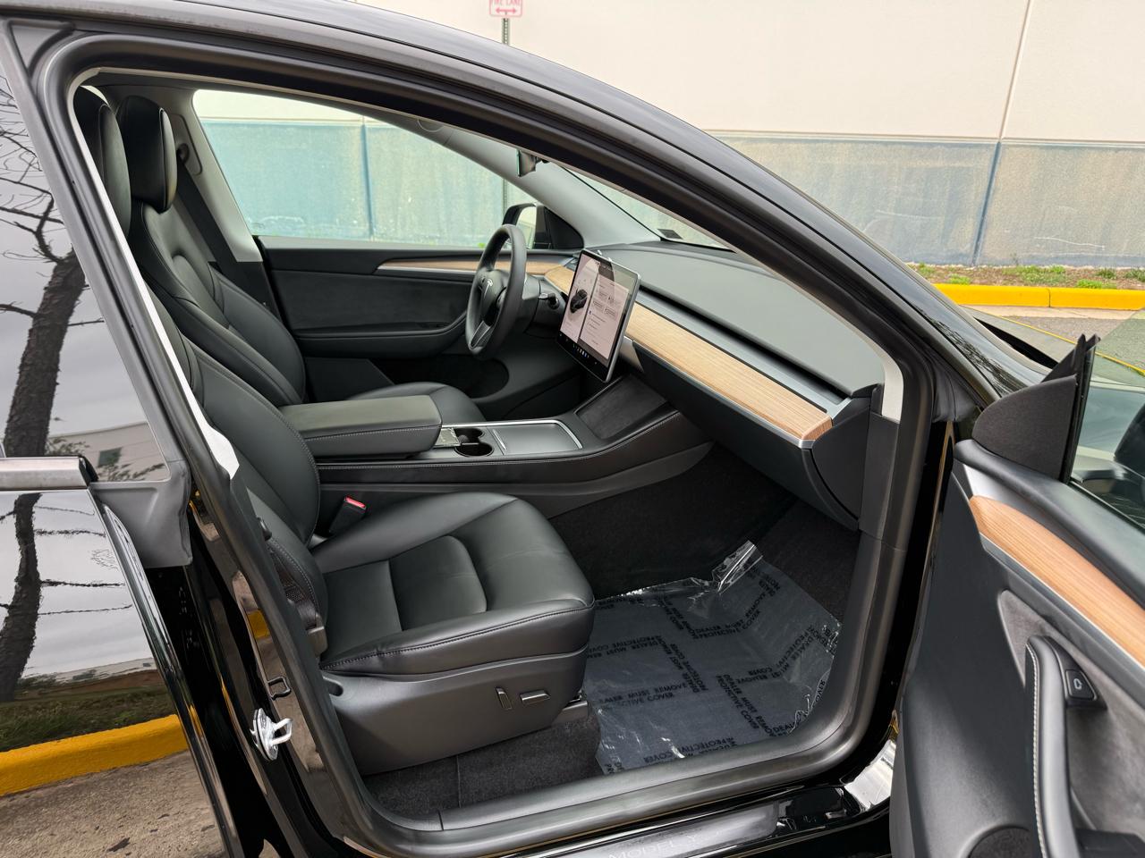 Tesla Model Y Long Range AWD *Ltd Avail* 2025