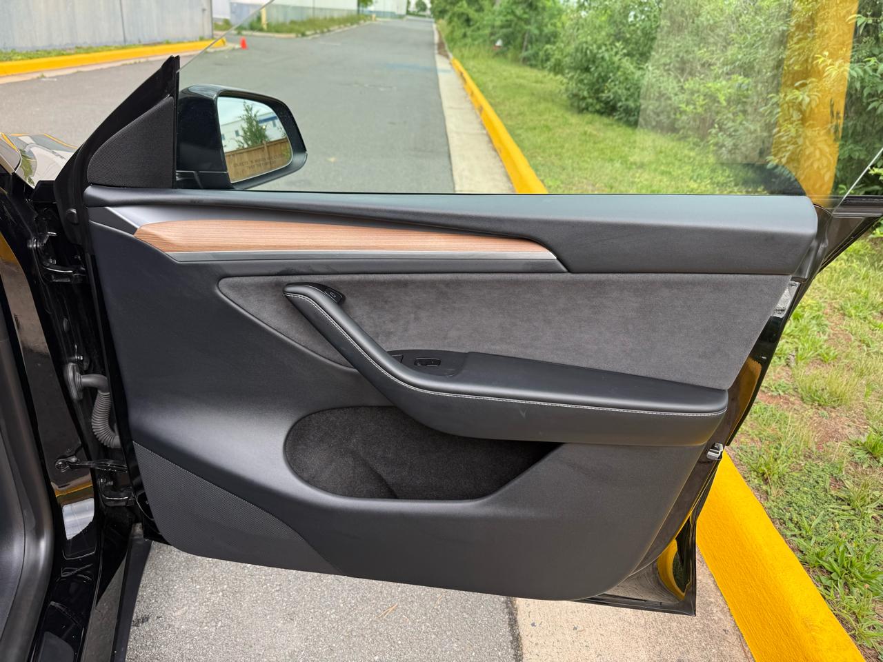 Tesla Model Y Long Range AWD *Ltd Avail* 2025