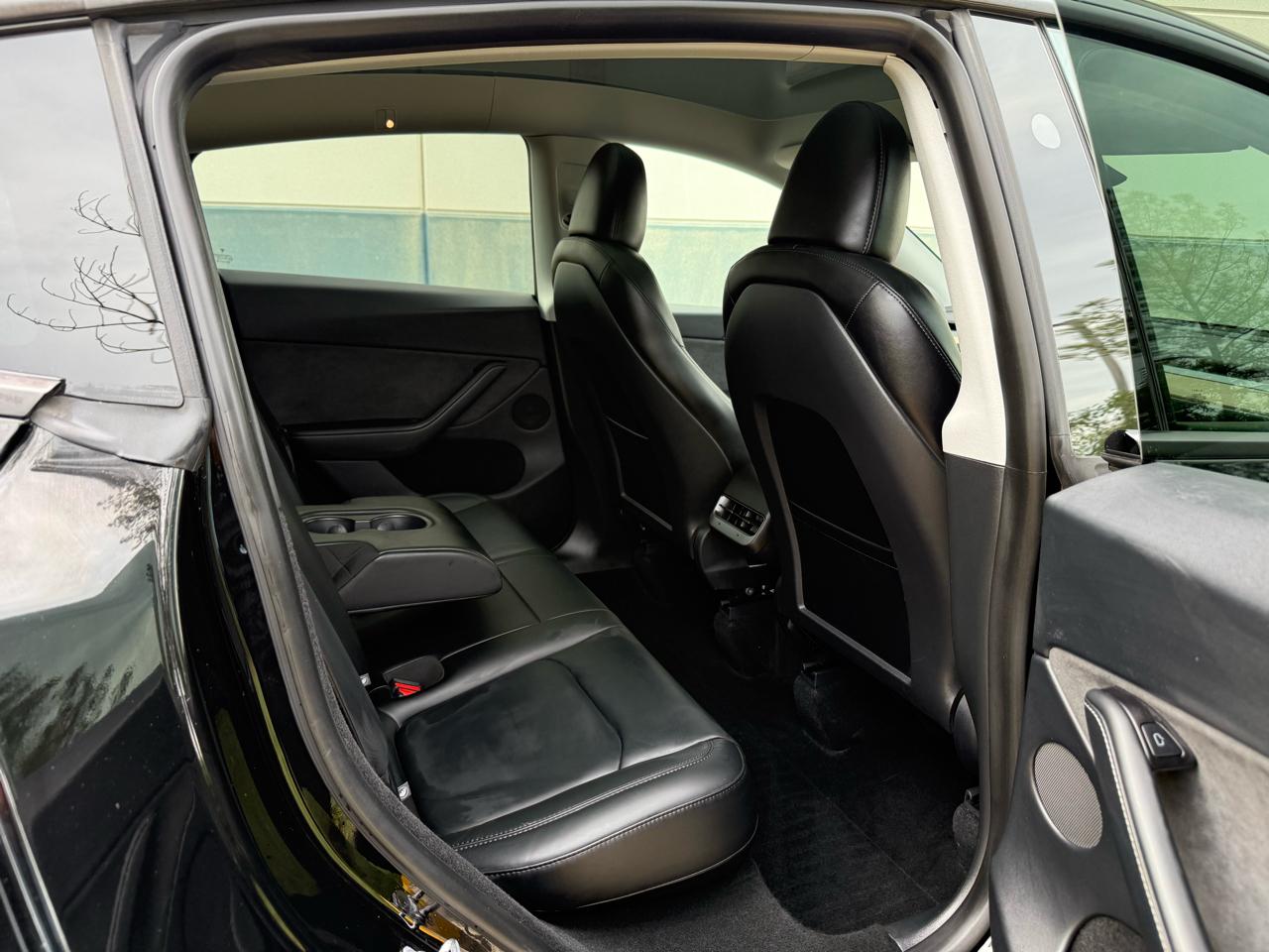 Tesla Model Y Long Range AWD *Ltd Avail* 2025
