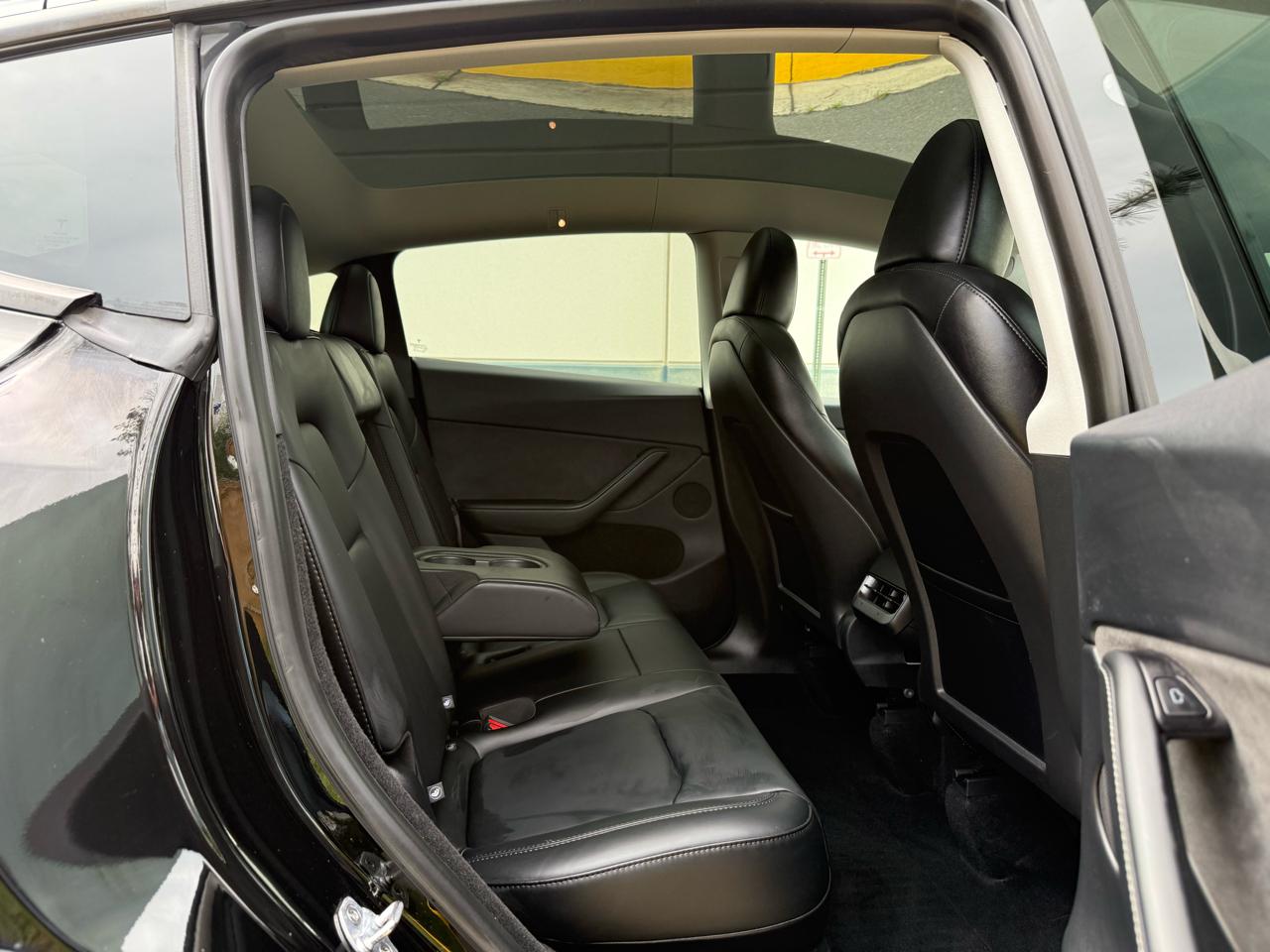 Tesla Model Y Long Range AWD *Ltd Avail* 2025