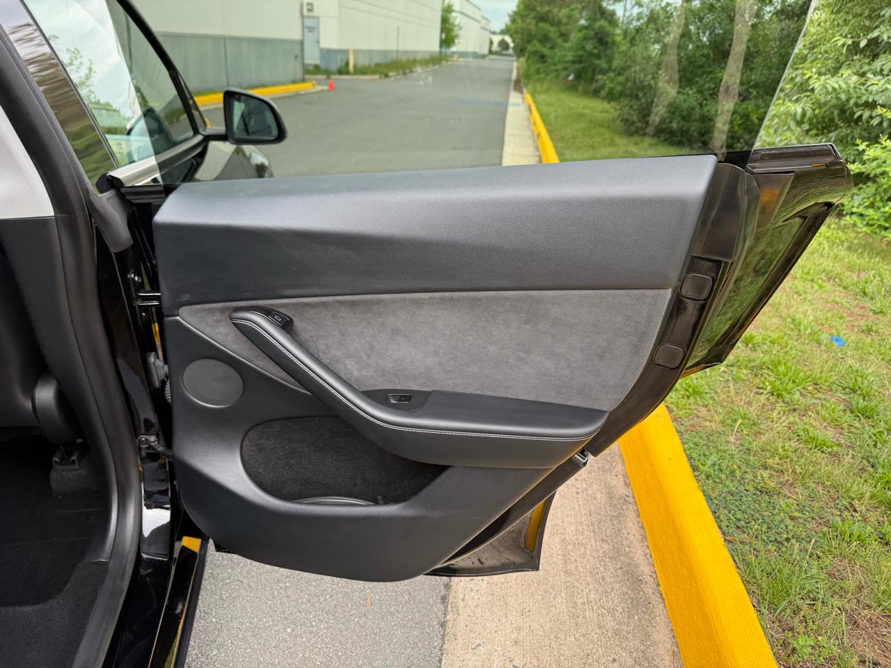 Tesla Model Y Long Range AWD *Ltd Avail* 2025