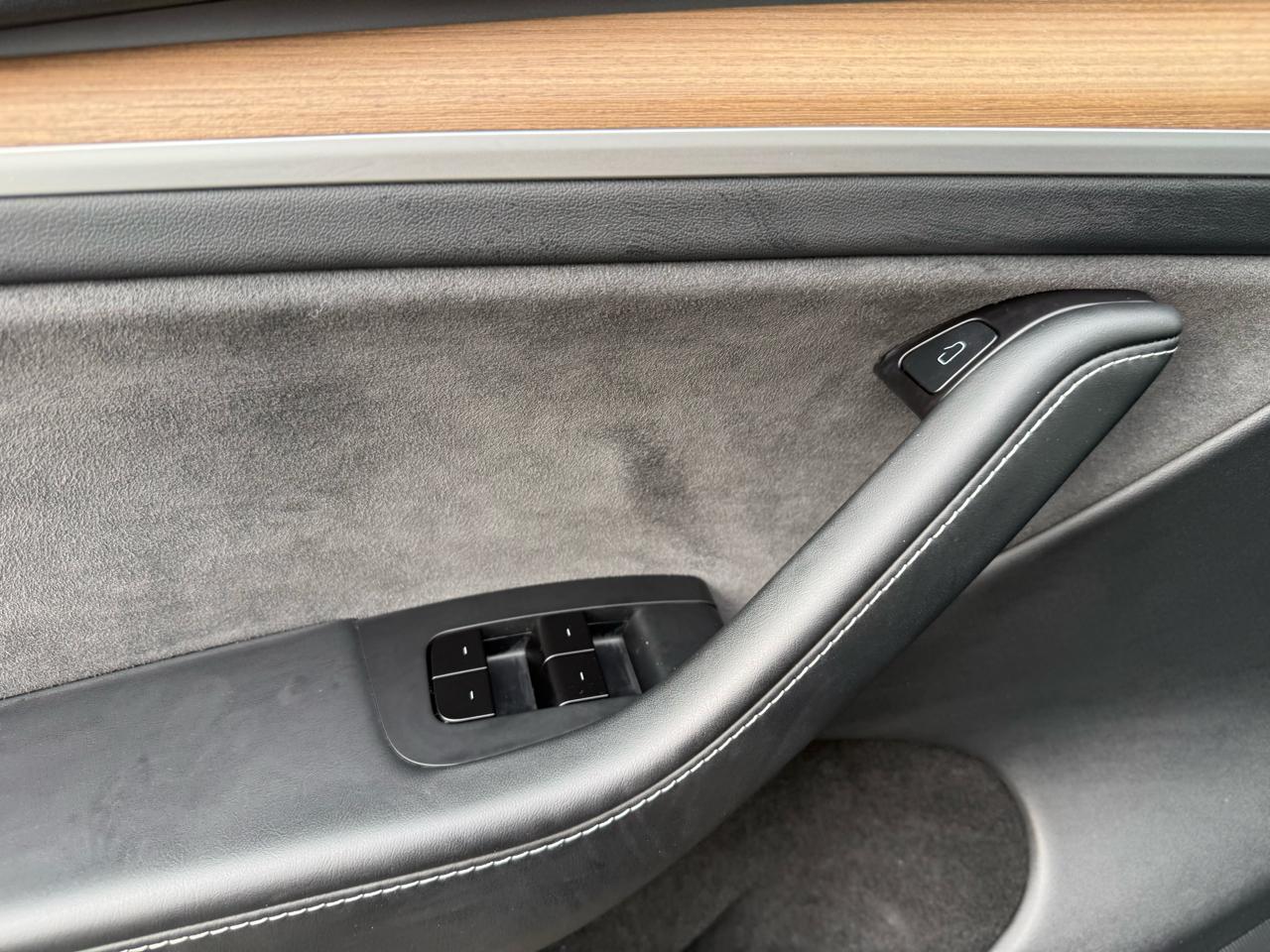 Tesla Model Y Long Range AWD *Ltd Avail* 2025