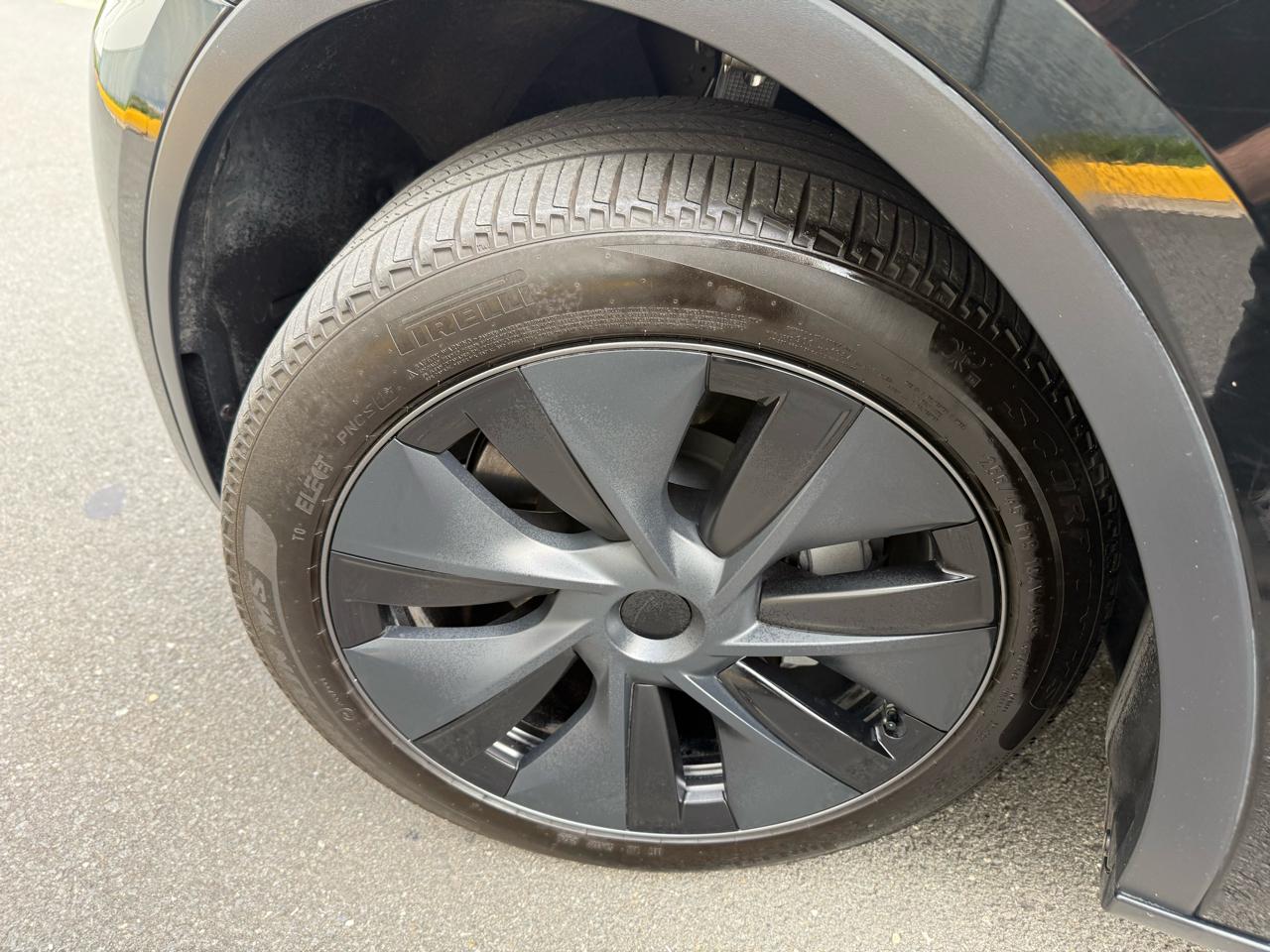 Tesla Model Y Long Range AWD *Ltd Avail* 2025