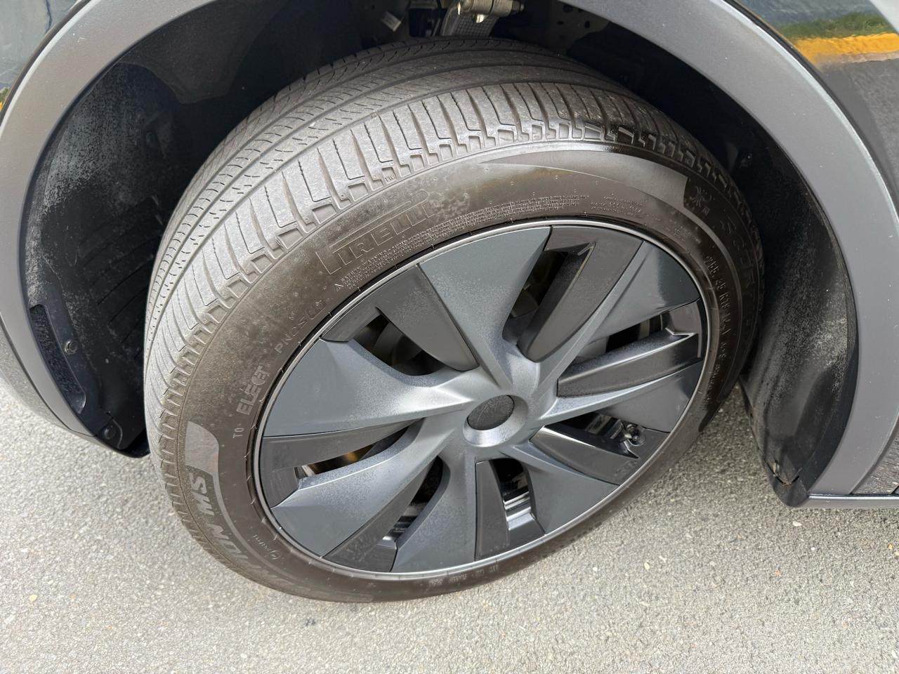 Tesla Model Y Long Range AWD *Ltd Avail* 2025