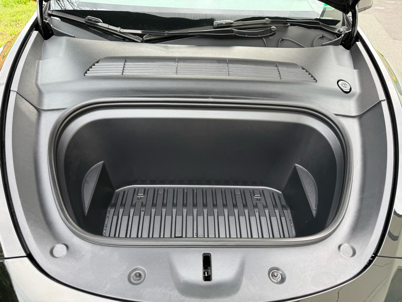Tesla Model Y Long Range AWD *Ltd Avail* 2025